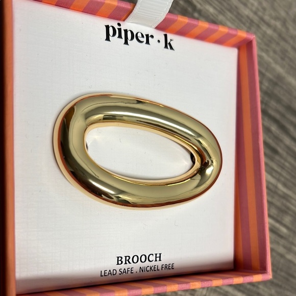 Piper K | Oval Brooch ✨ - Picture 3 of 6